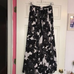 Dressbarn Roz and Ali maxi skirt